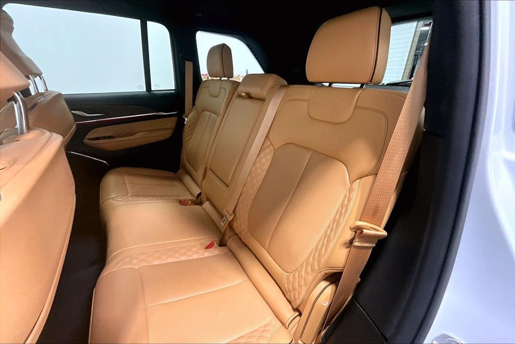 2022 Jeep Grand Cherokee Summit