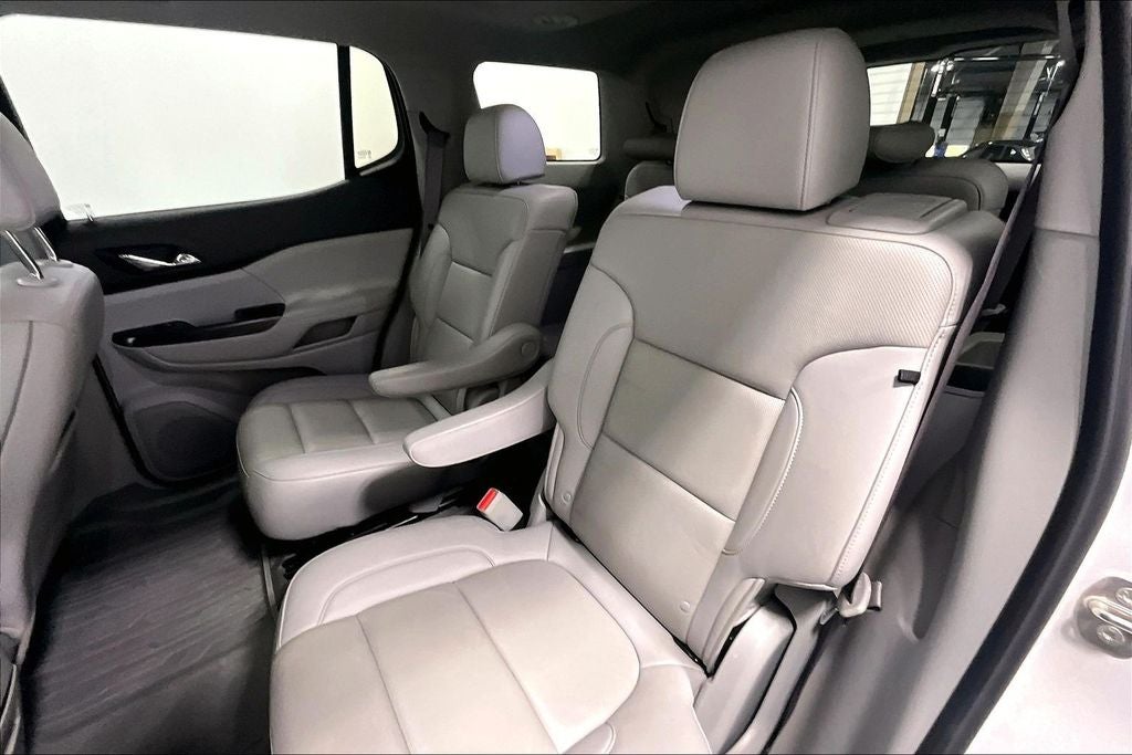 2022 GMC Acadia SLT