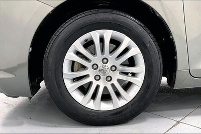 2013 Toyota Sienna XLE 8 Passenger