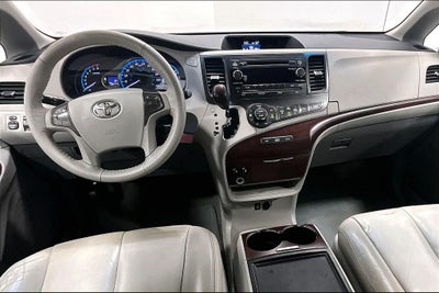 2013 Toyota Sienna XLE 8 Passenger