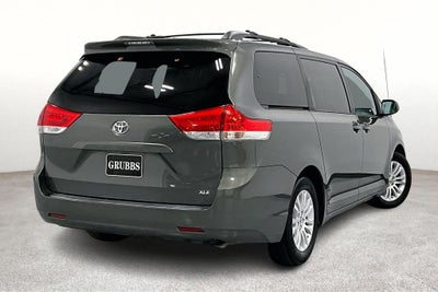 2013 Toyota Sienna XLE 8 Passenger