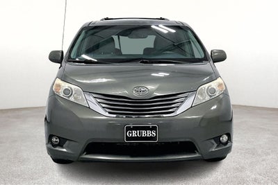 2013 Toyota Sienna XLE 8 Passenger