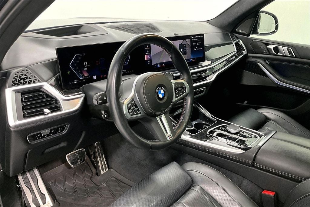 2023 BMW X7 M60i
