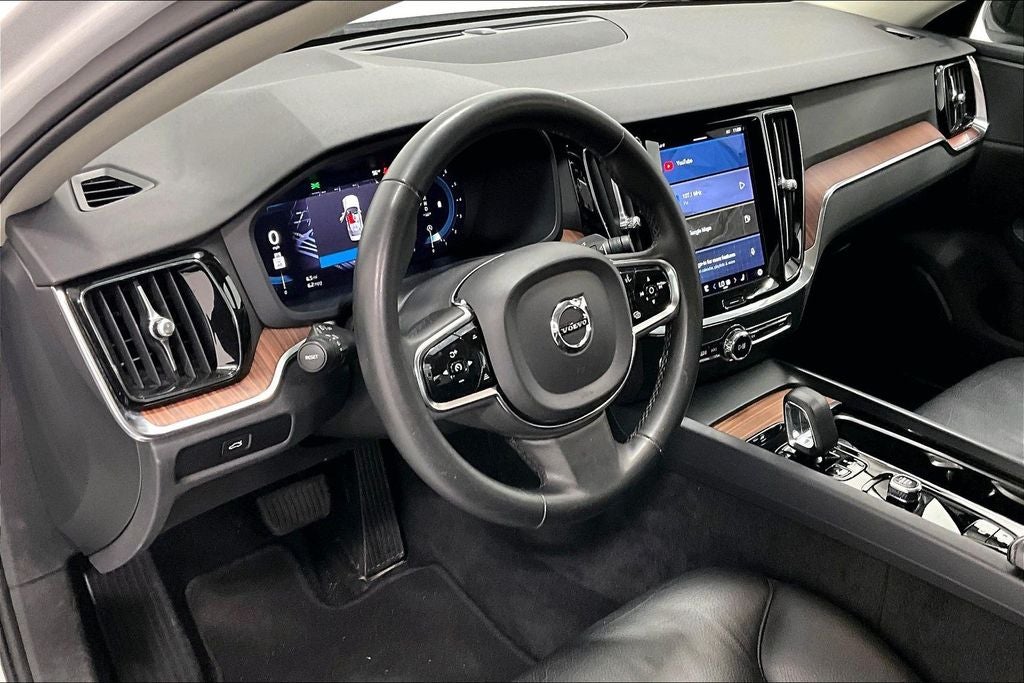 2024 Volvo S60 B5 Plus Dark Theme