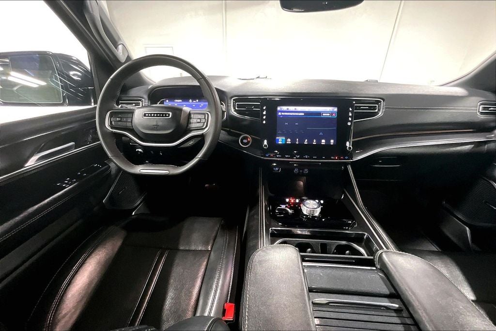 2023 Jeep Wagoneer Base