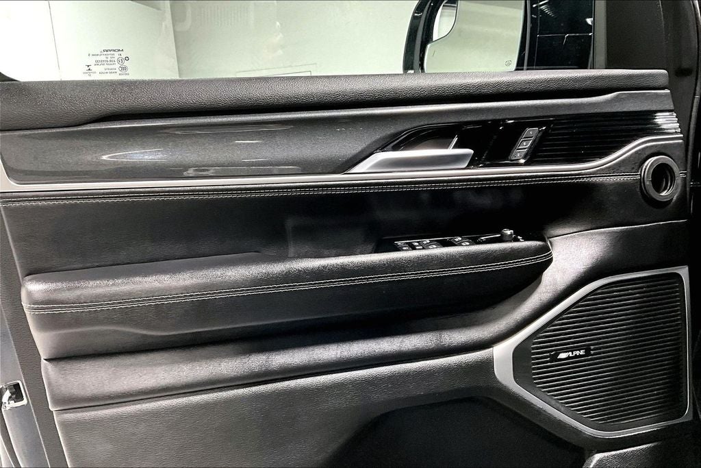 2023 Jeep Wagoneer Base