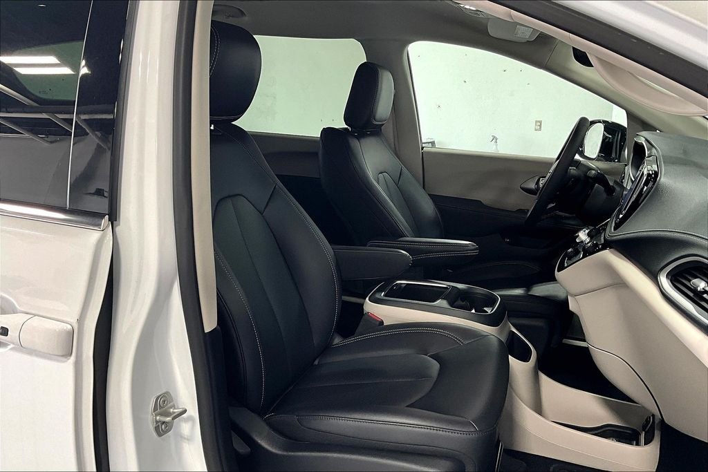 2024 Chrysler Pacifica Hybrid Select