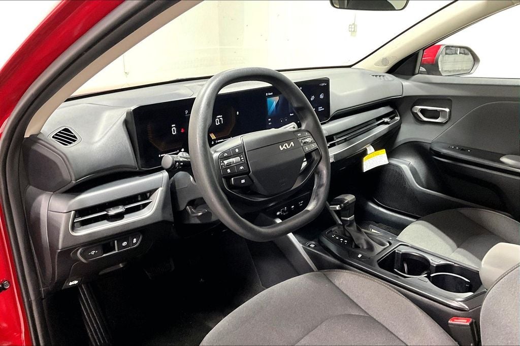 2025 Kia K4 LXS - Photo 16