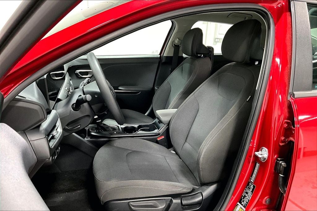 2025 Kia K4 LXS - Photo 31