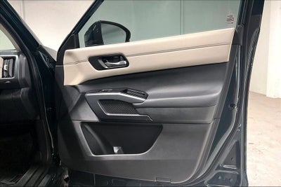 2023 Nissan Pathfinder SL