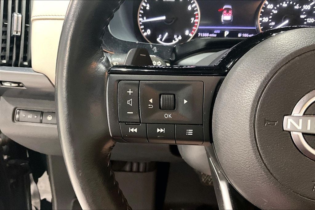 2023 Nissan Pathfinder SL