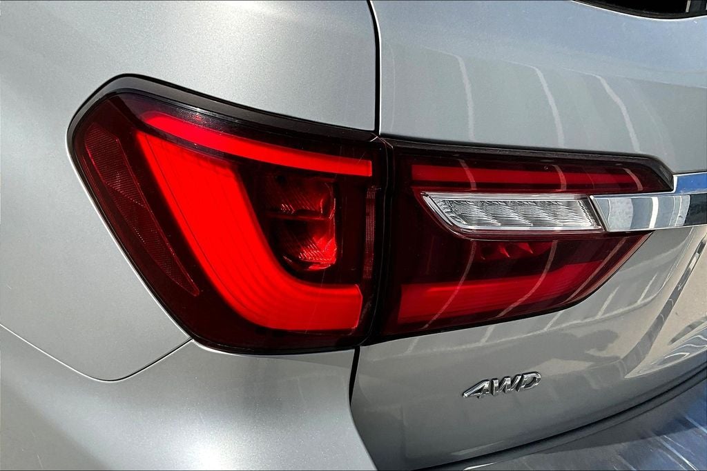 2022 INFINITI QX80 LUXE