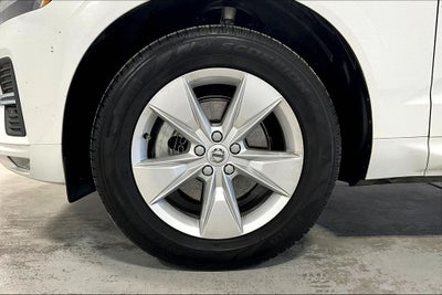 2022 Volvo XC60 B5 Momentum