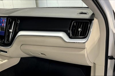 2022 Volvo XC60 B5 Momentum