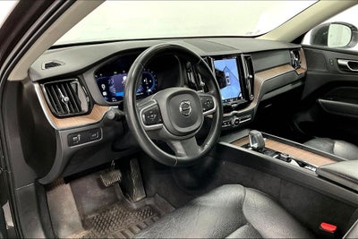 2022 Volvo XC60 B5 Momentum