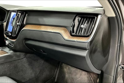 2022 Volvo XC60 B5 Momentum