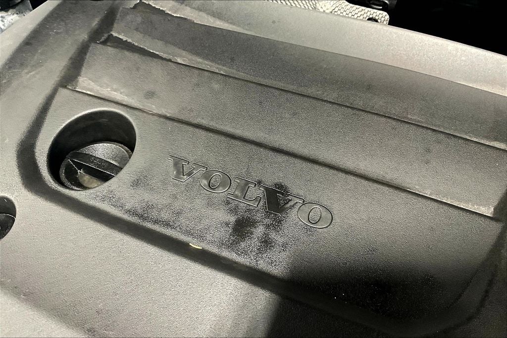 2024 Volvo XC40 B5 Plus Bright Theme