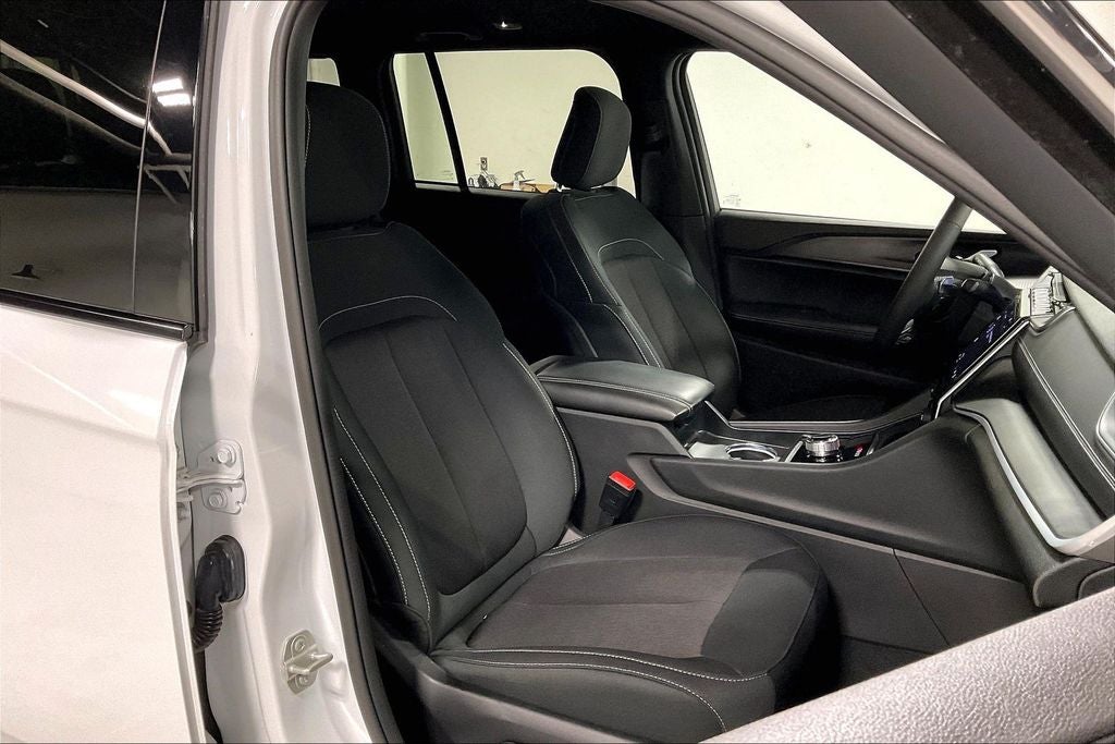 2024 Jeep Grand Cherokee Laredo A 4x2