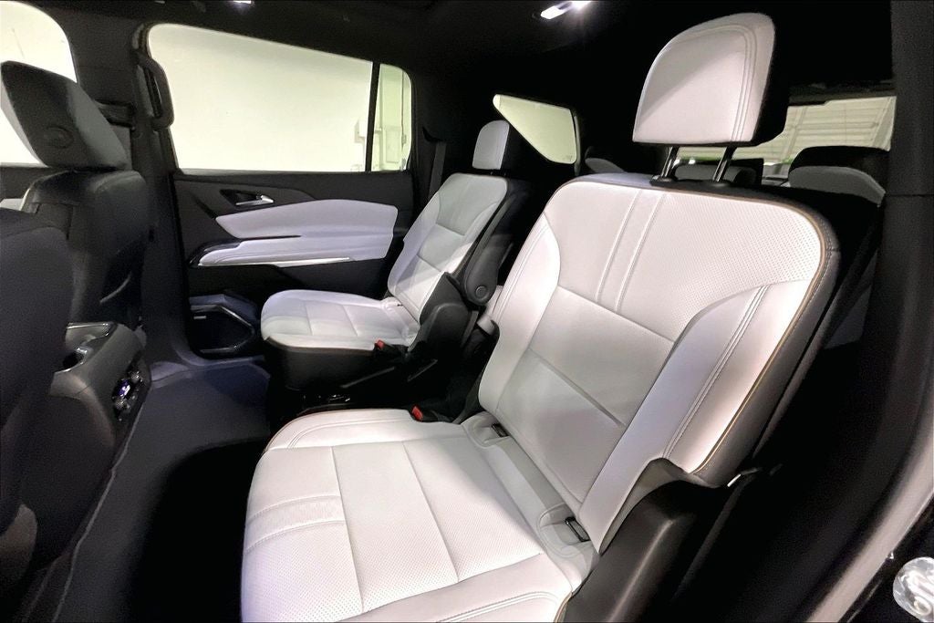 2025 Chevrolet Traverse AWD High Country