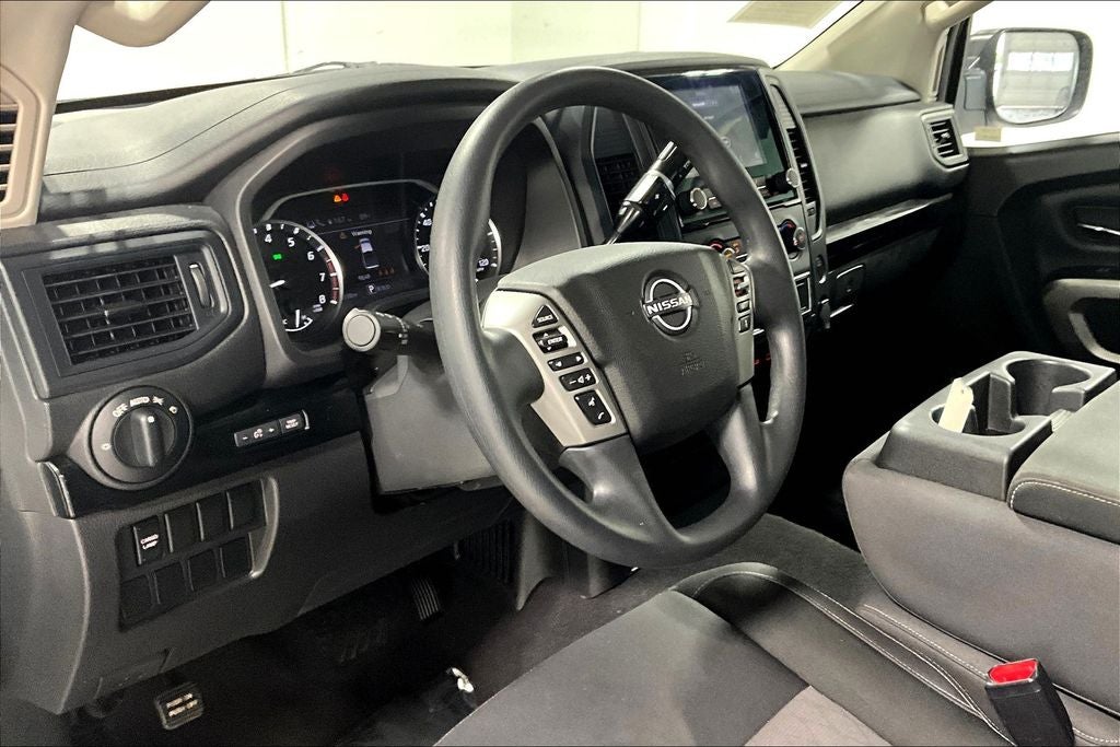 2023 Nissan TITAN Crew Cab SV 4x2