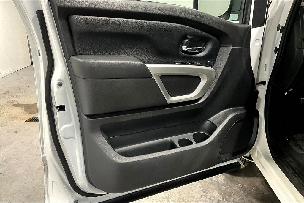 2023 Nissan TITAN Crew Cab SV 4x2