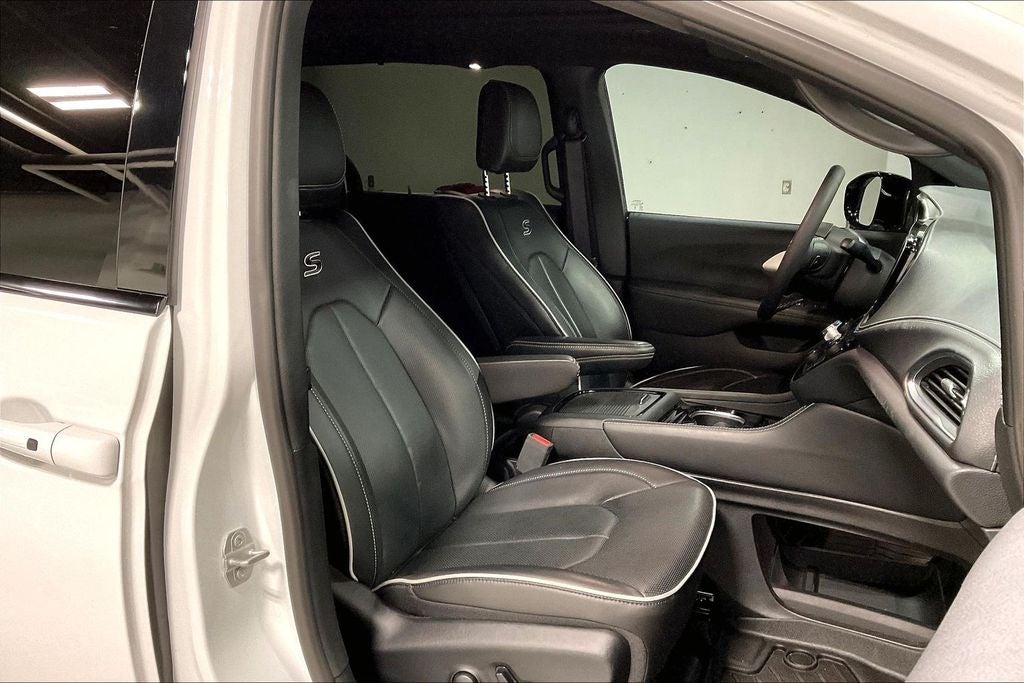 2024 Chrysler Pacifica Limited AWD