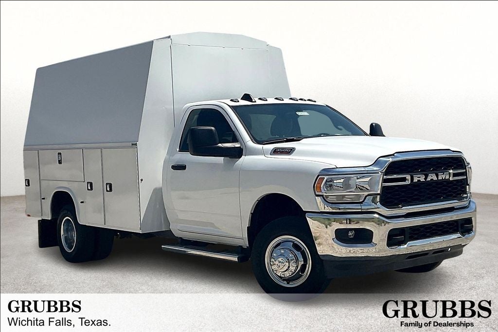 2024 RAM 3500 Chassis Tradesman/SLT