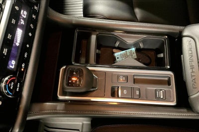 2022 Nissan Pathfinder SL 2WD