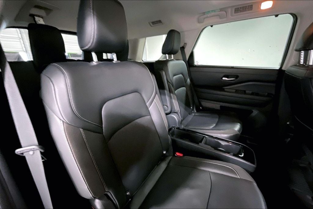 2022 Nissan Pathfinder SL 2WD