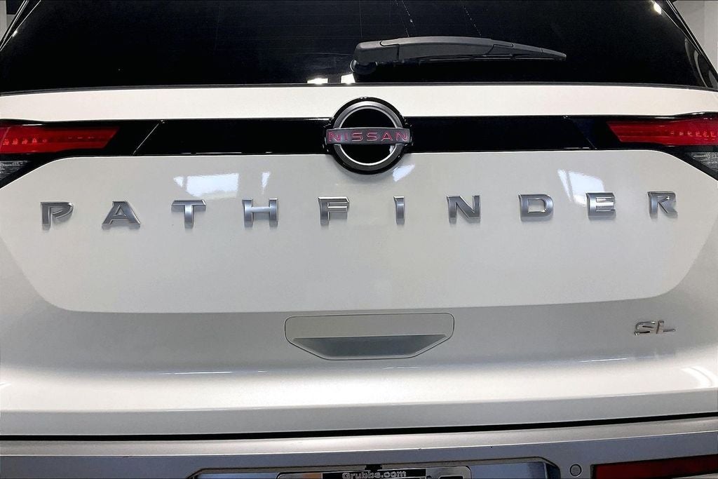 2022 Nissan Pathfinder SL 2WD