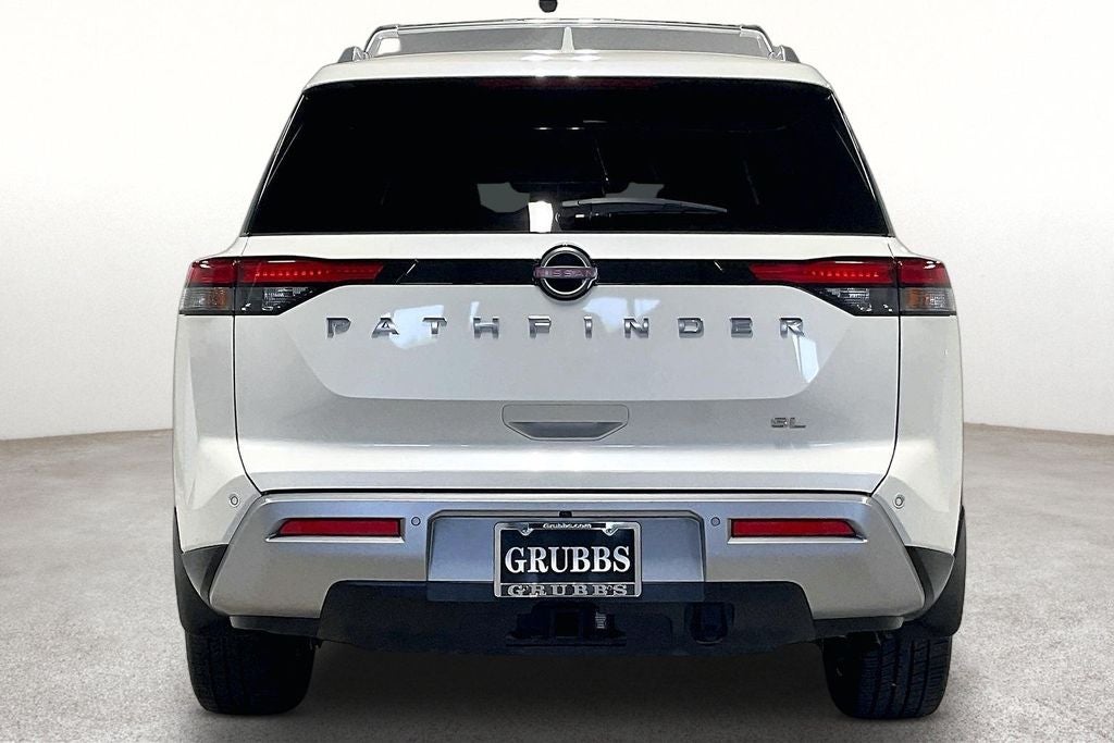 2022 Nissan Pathfinder SL 2WD