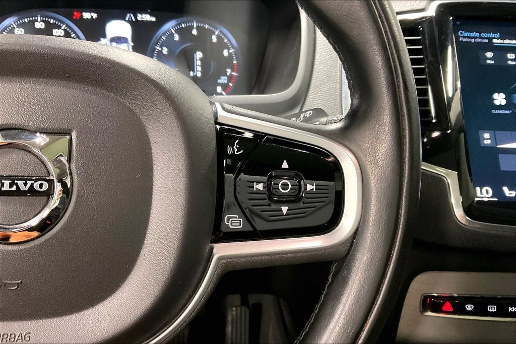 2021 Volvo XC90 T5 Momentum 7 Passenger