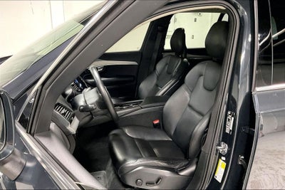 2021 Volvo XC90 T5 Momentum 7 Passenger