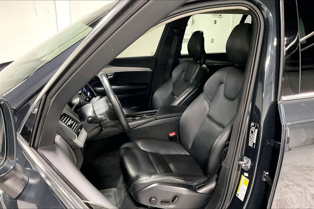 2021 Volvo XC90 T5 Momentum 7 Passenger