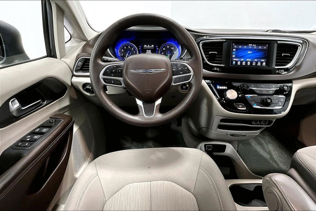 2021 Chrysler Voyager LX