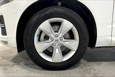 2022 Volvo XC60 Momentum