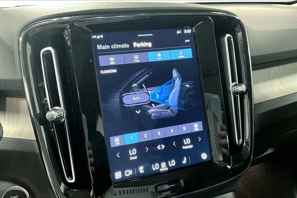 2024 Volvo XC40 B5 Plus Bright Theme